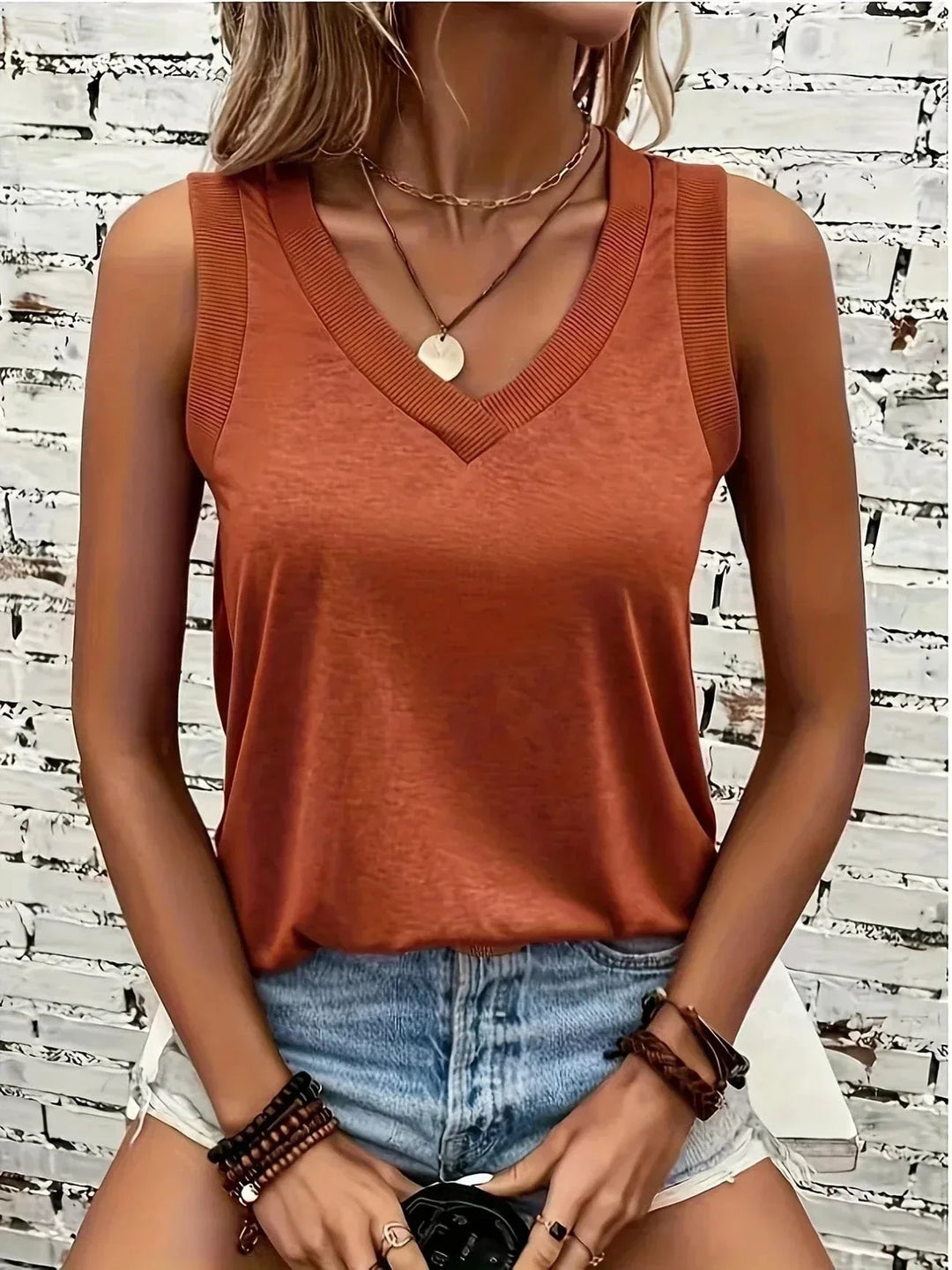 ASSILA | V-NECK TOP