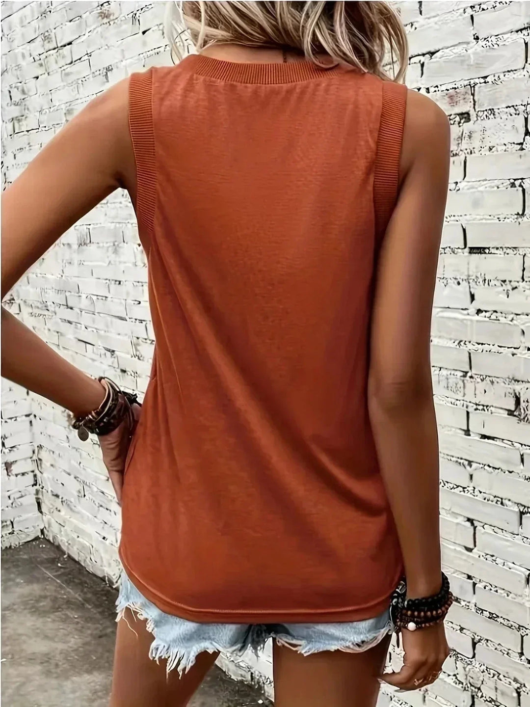 ASSILA | V-NECK TOP