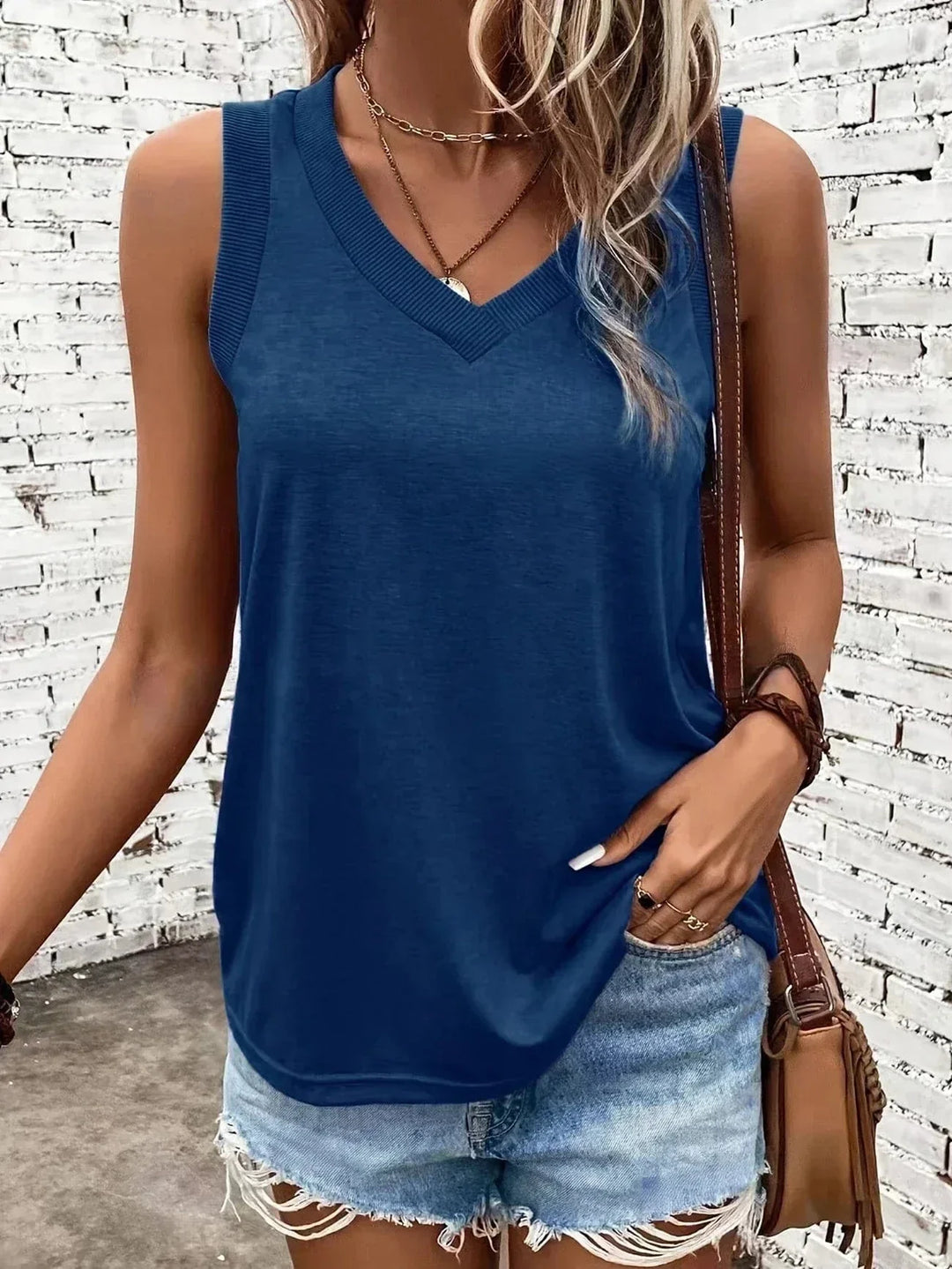ASSILA | V-NECK TOP