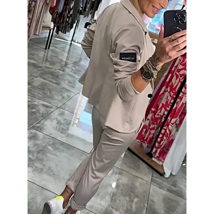 AMELIA | TAILORED SET WITH SOFT BLAZER AND CASUAL JOGGERS