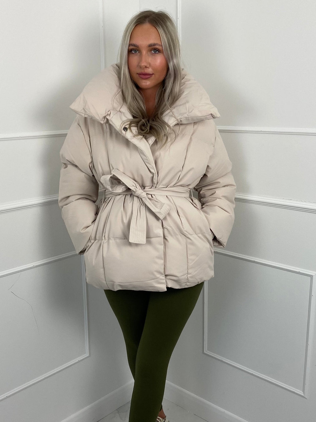 SKYE | SHORT PUFFER JACKET WITH BELTED WAIST