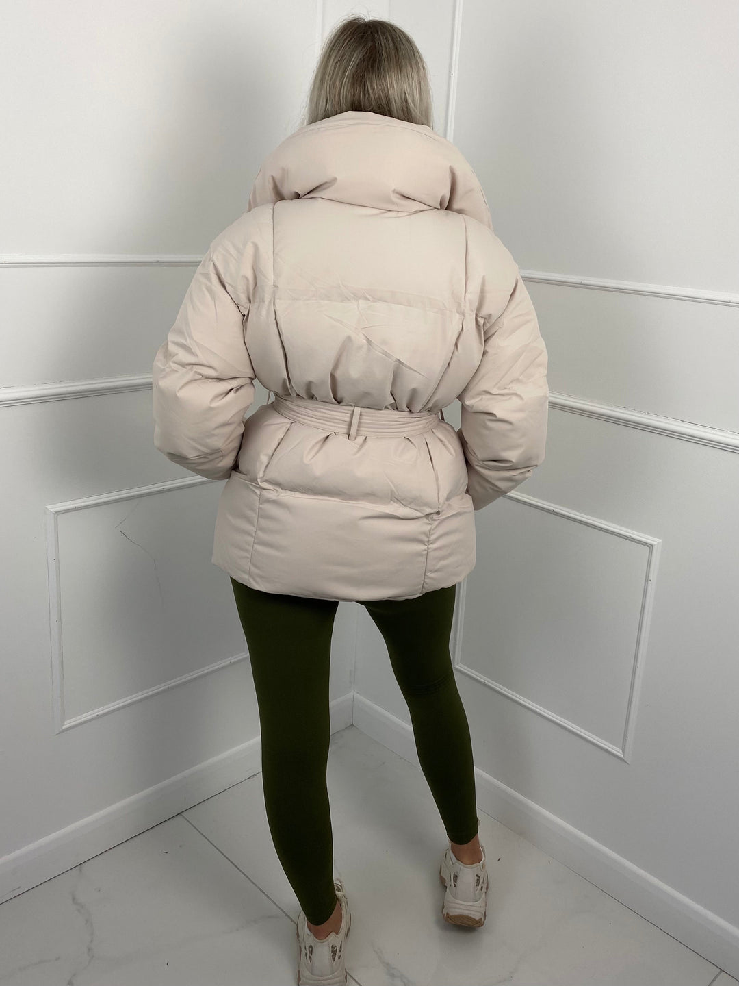SKYE | SHORT PUFFER JACKET WITH BELTED WAIST
