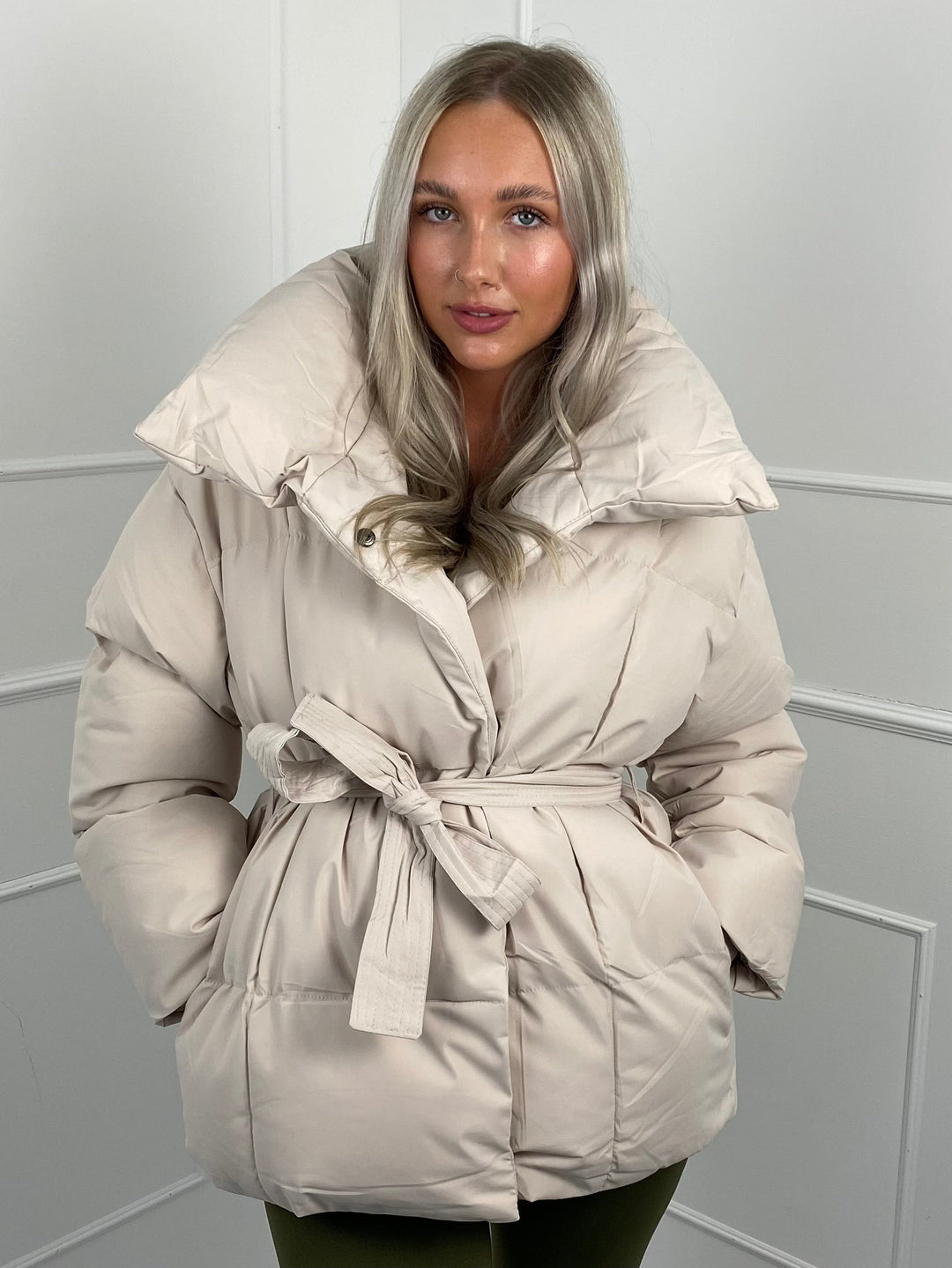 SKYE | SHORT PUFFER JACKET WITH BELTED WAIST