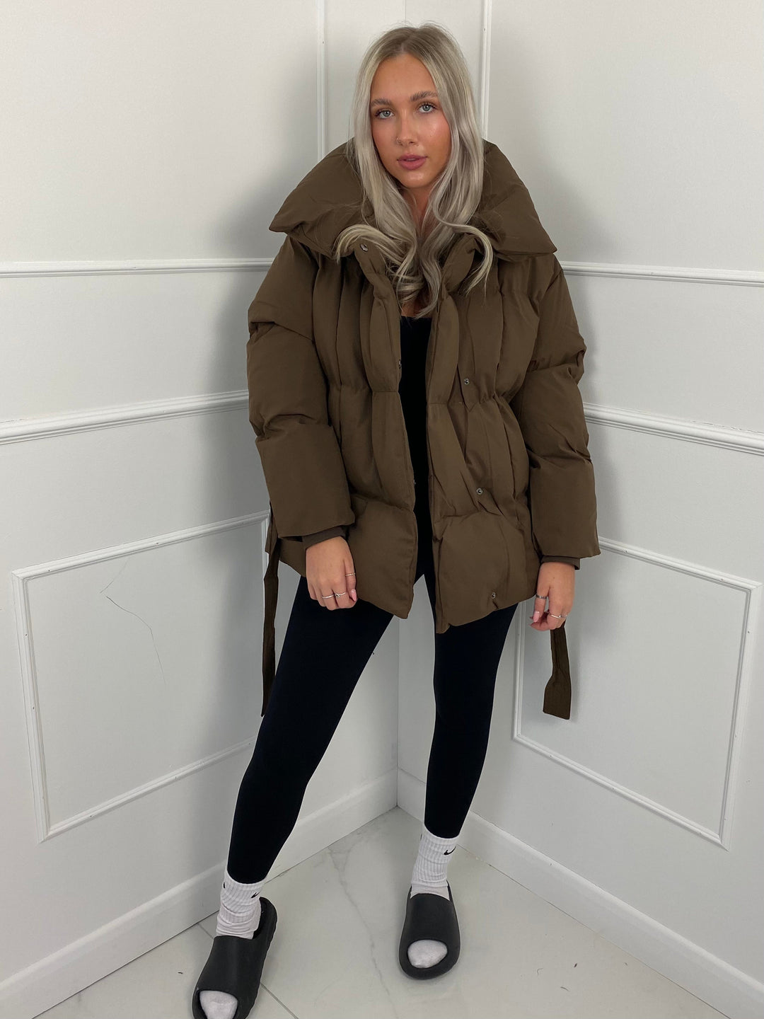 SKYE | SHORT PUFFER JACKET WITH BELTED WAIST