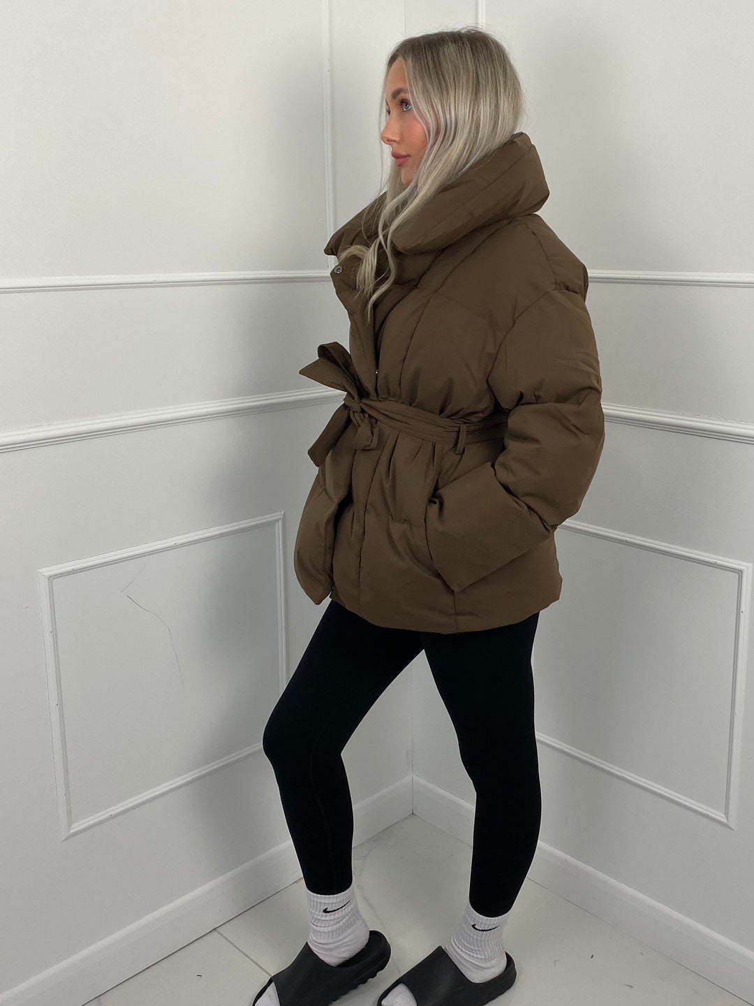 SKYE | SHORT PUFFER JACKET WITH BELTED WAIST