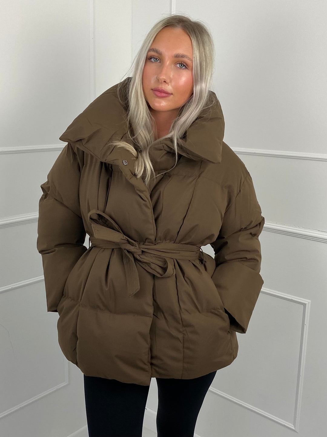 SKYE | SHORT PUFFER JACKET WITH BELTED WAIST