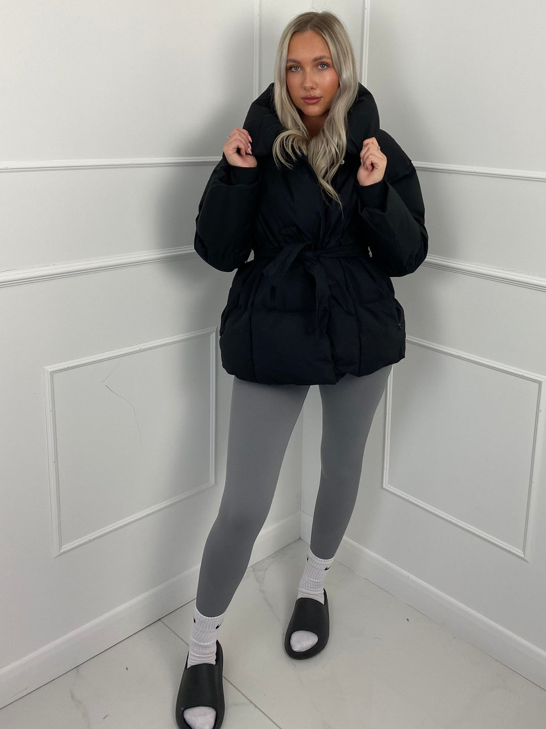 SKYE | SHORT PUFFER JACKET WITH BELTED WAIST