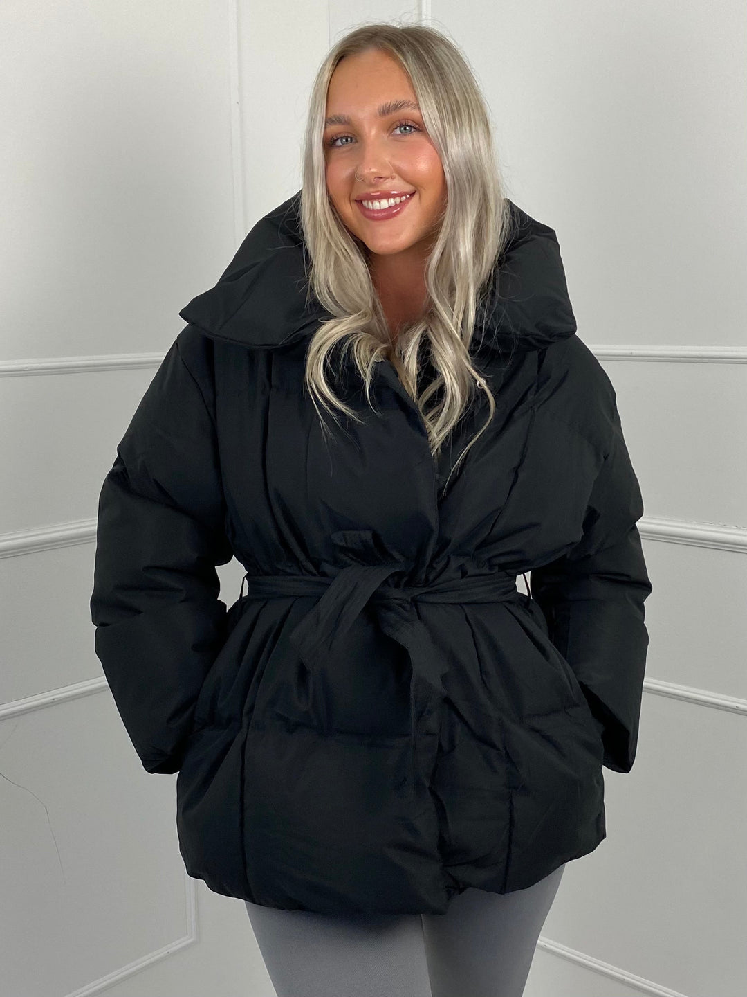 SKYE | SHORT PUFFER JACKET WITH BELTED WAIST