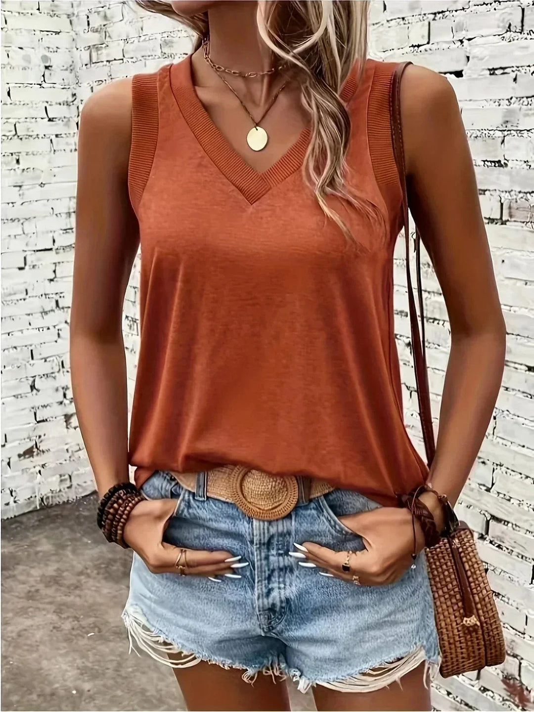 ASSILA | V-NECK TOP